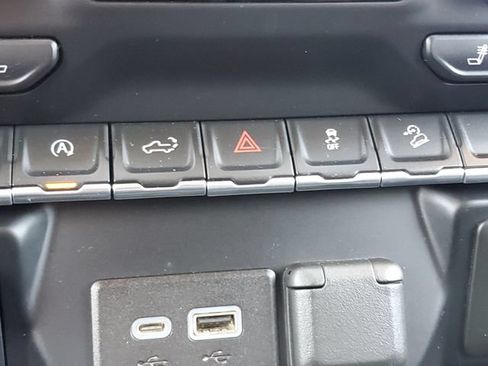 Used 2021 Chevrolet Silverado 1500 LT AWD/4WD image 29