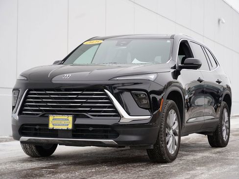 Used 2025 Buick Enclave Preferred image 7