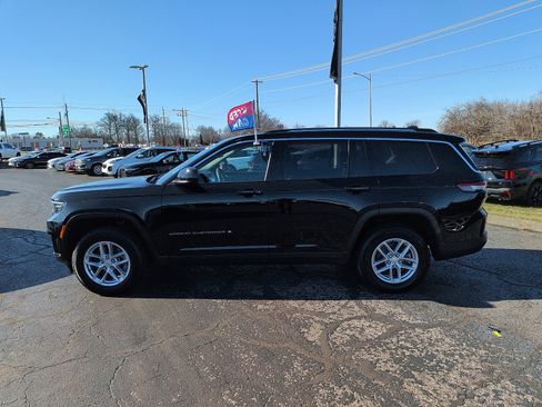 Used 2023 Jeep Grand Cherokee L Laredo image 4