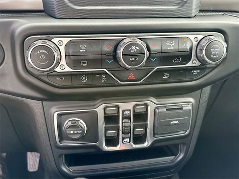 Used 2021 Jeep Wrangler Unlimited Willys image 15