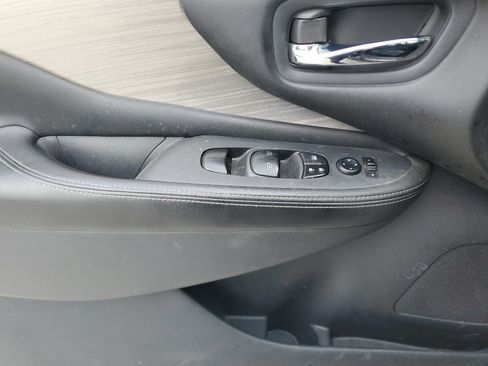 Used 2018 Nissan Murano S image 16