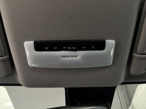 Used 2025 Nissan Versa SV FWD image 16
