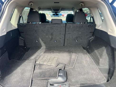 Used 2025 Nissan Rogue SV FWD image 32