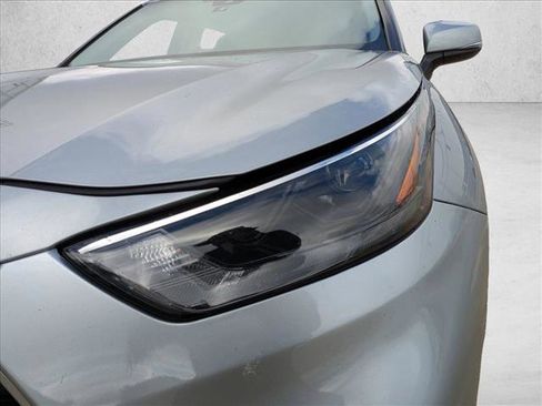 Certified 2024 Toyota Highlander LE image 6