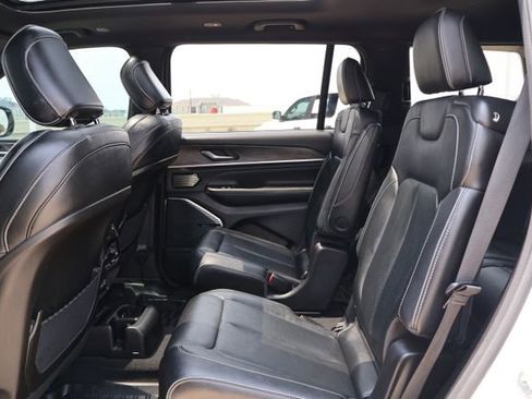 Used 2023 Jeep Grand Cherokee L Overland AWD/4WD image 9