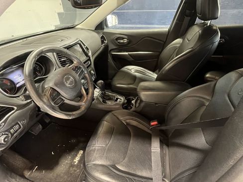 Used 2019 Jeep Cherokee Limited image 5