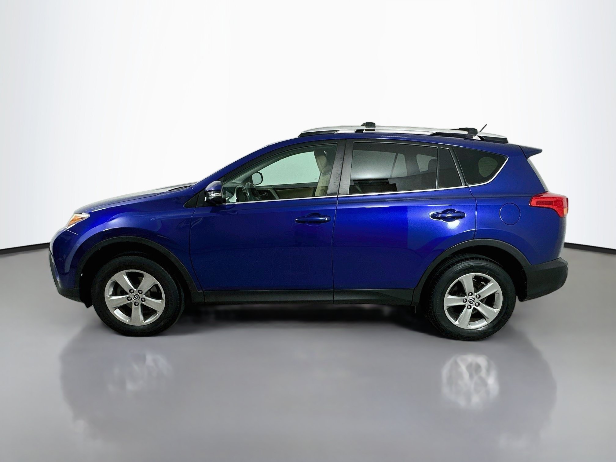 Used 2015 Toyota RAV4 XLE AWD/4WD image 4