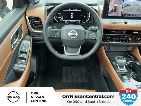 Used 2025 Nissan Rogue Platinum w/ Tech Package image 14