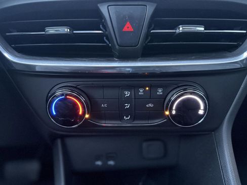 Used 2024 Buick Encore GX Preferred image 12