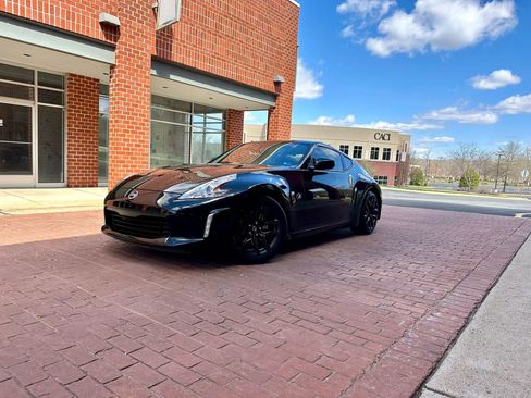 Used 2016 Nissan 370Z Coupe RWD image 3