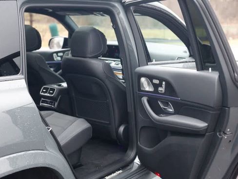 Used 2026 Mercedes-Benz GLS 450 4MATIC image 24