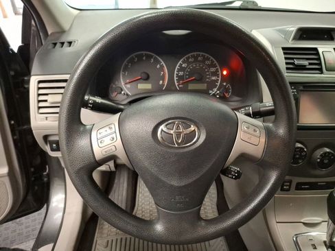Used 2013 Toyota Corolla LE image 19