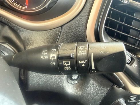 Used 2017 Jeep Cherokee Limited image 13