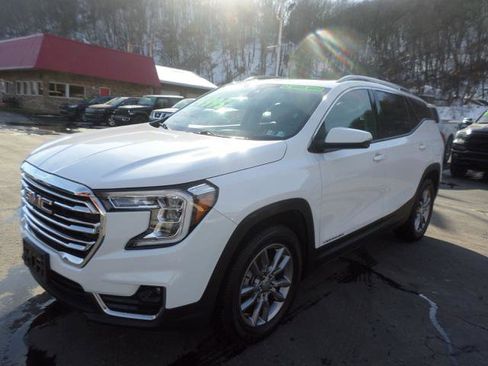 Used 2022 GMC Terrain SLT w/ Infotainment Package II image 3