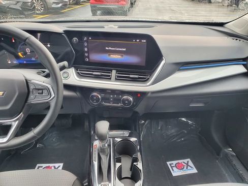 Certified 2025 Chevrolet Trax LT w/ Driver Confidence Package image 17