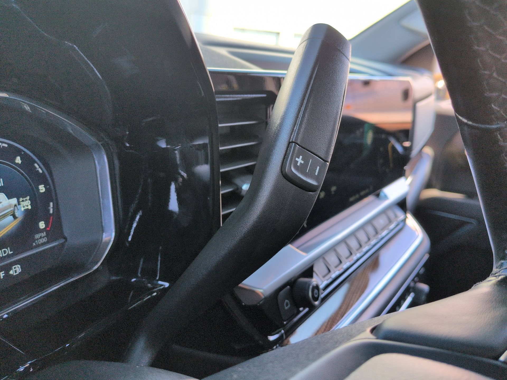 Certified 2023 Chevrolet Silverado 1500 LT AWD/4WD image 16