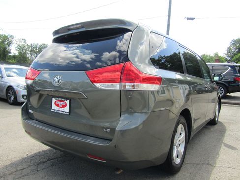 Used 2013 Toyota Sienna LE w/ Towing Pkg FWD image 8