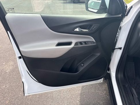 Used 2023 Chevrolet Equinox LT FWD image 24