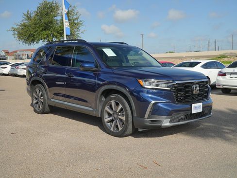Used 2025 Honda Pilot Elite image 3