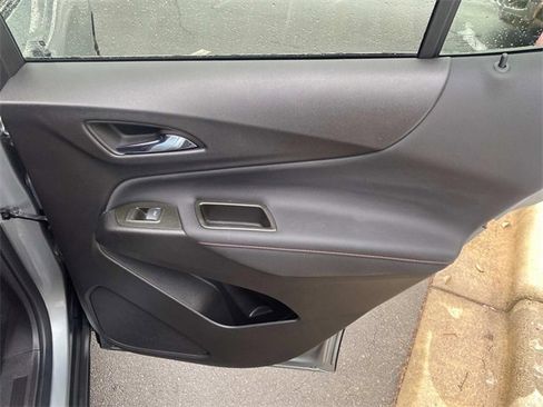 Used 2023 Chevrolet Equinox RS image 31