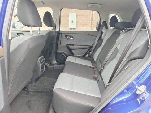 Used 2023 Nissan Rogue SV image 12