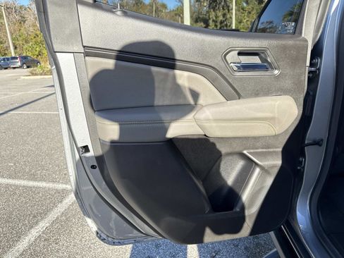 Used 2025 Chevrolet Colorado ZR2 w/ Midnight Edition image 9