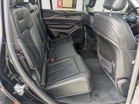 Used 2022 Jeep Grand Cherokee Limited image 17