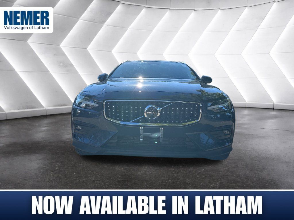 Used 2026 Volvo V60 B5 Cross Country Plus w/ Protection Package Premier AWD/4WD image 6