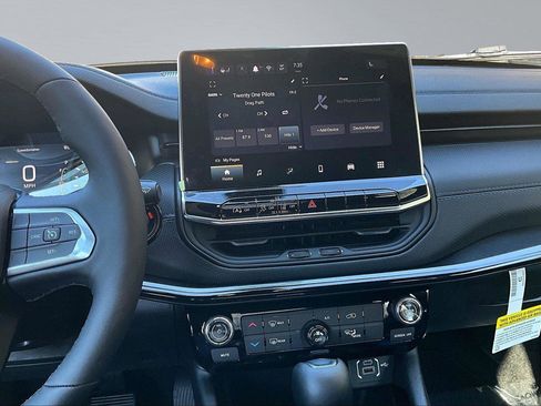 New 2026 Jeep Compass Latitude image 8