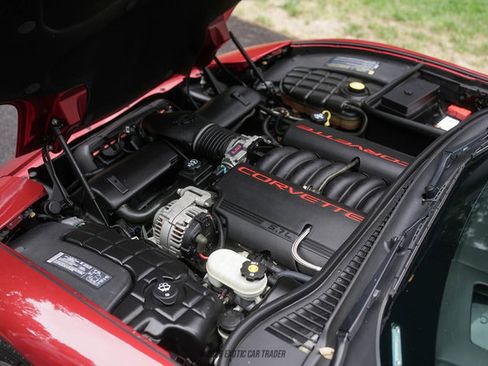 Used 2004 Chevrolet Corvette Convertible w/ Preferred Equipment Group RWD image 23