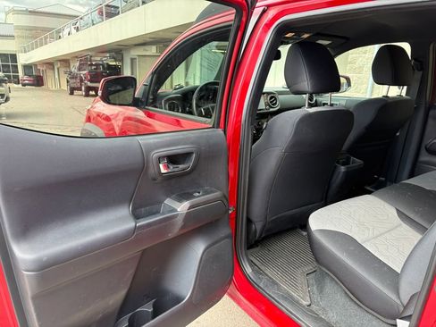 Used 2023 Toyota Tacoma TRD Off-Road w/ Technology Package AWD/4WD image 25