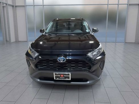 Used 2020 Toyota RAV4 LE image 3