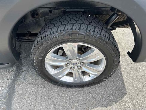 Used 2017 Ford F150 Platinum w/ Equipment Group 701A Luxury image 9