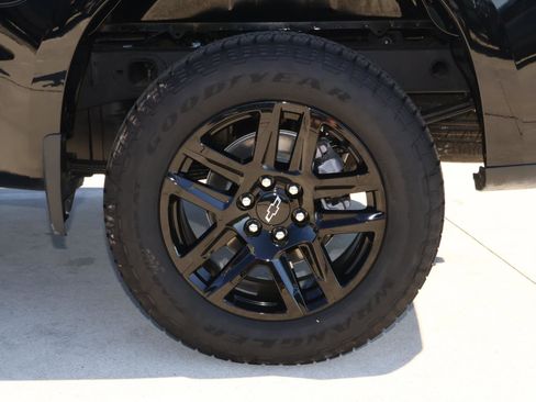 Used 2025 Chevrolet Silverado 1500 Custom w/ Turbomax Blackout Package image 9