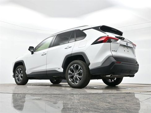 Used 2023 Toyota RAV4 XLE Premium image 31