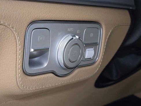 Used 2024 Mercedes-Benz GLE 350 4MATIC image 25