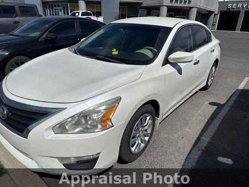 Used 2014 Nissan Altima 2.5 S w/ Display Audio Package FWD image 3