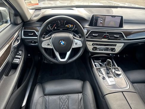 Used 2018 BMW 750i xDrive image 23