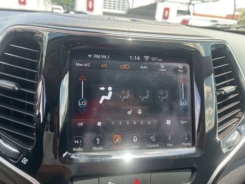 Used 2019 Jeep Cherokee Limited AWD/4WD image 24