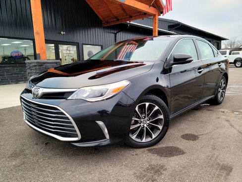Used 2018 Toyota Avalon XLE image 1