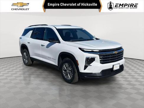 New 2026 Chevrolet Traverse LT w/ Driver Confidence Package image 1