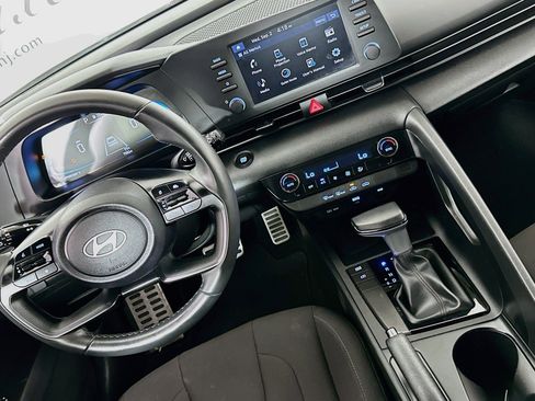 Used 2025 Hyundai Elantra Sport FWD image 18