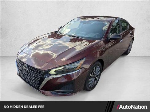 Used 2025 Nissan Altima 2.5 SV FWD image 1