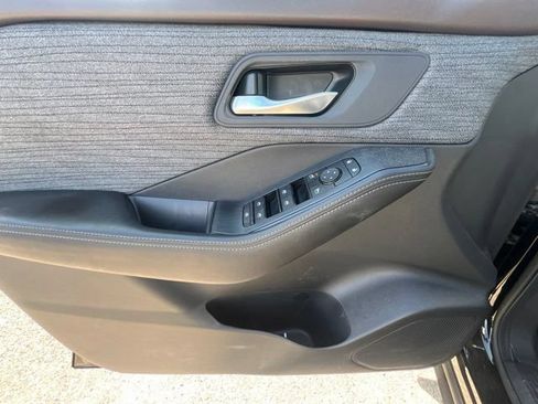 Used 2023 Nissan Rogue SV FWD image 27
