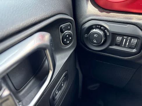 Used 2022 Jeep Gladiator Rubicon w/ LED Lighting Group AWD/4WD image 23