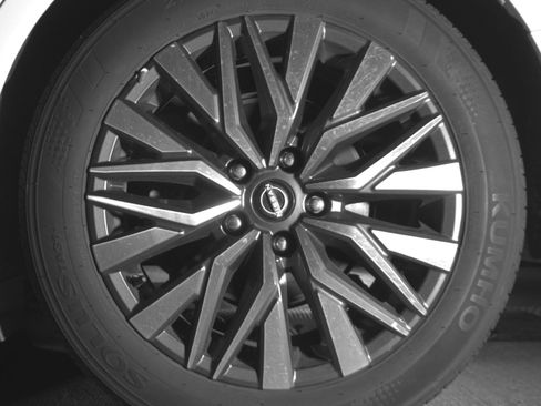 Used 2025 Nissan Altima 2.5 SV FWD image 14