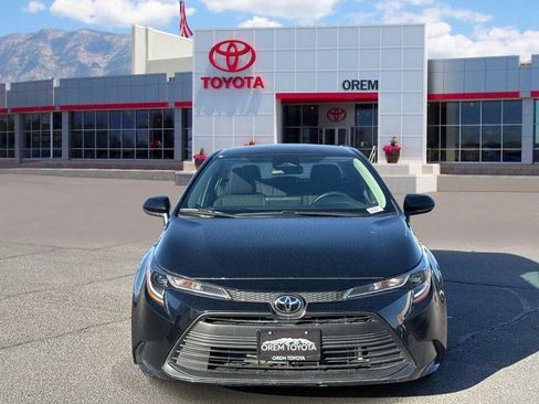 Used 2025 Toyota Corolla LE FWD image 2