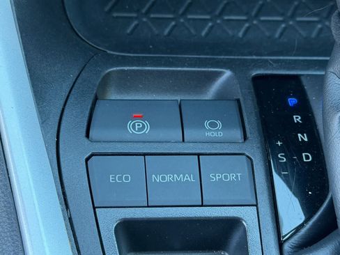 Used 2024 Toyota RAV4 XLE FWD image 20