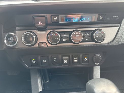 Used 2019 Toyota Tacoma TRD Off-Road image 19