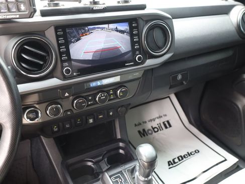 Used 2022 Toyota Tacoma TRD Off-Road w/ Technology Package AWD/4WD image 15